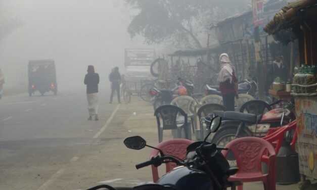 A street scene with polluted foggy air