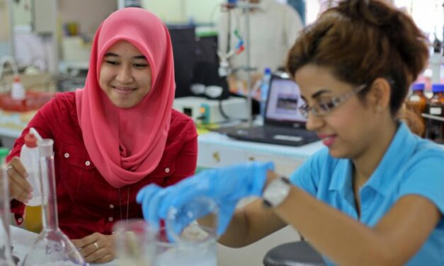 Two women working in a laboratory