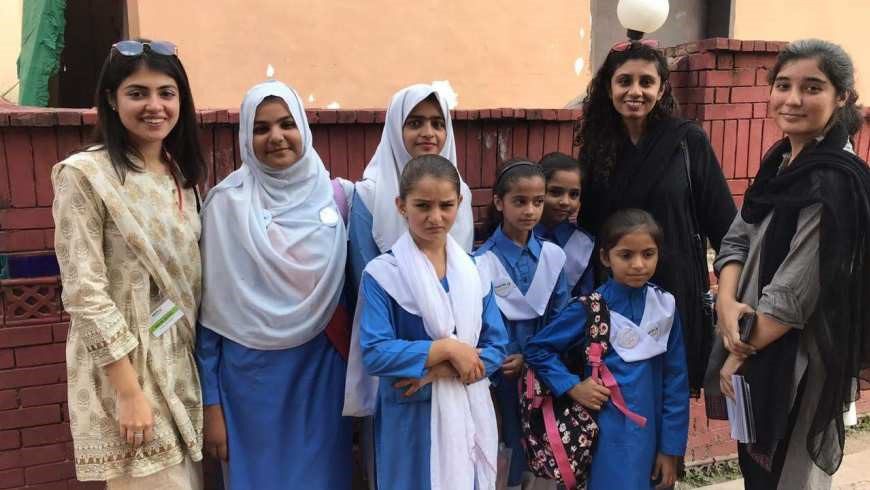 Group of women and girls in Pakistan