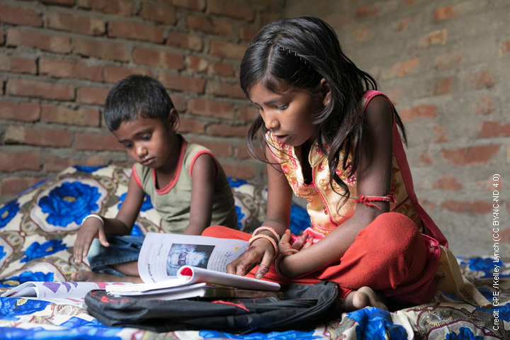 children reading