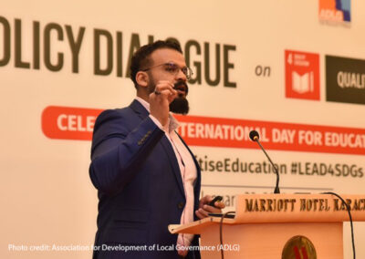 Professor Irfan Ahmed Rind, blog author, presents findings to the Ministers of School Education & Literacy Department and Local Government Department, Government of Sindh, Pakistan.